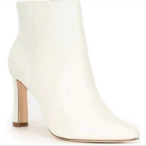 White ankle boots - excellent condition